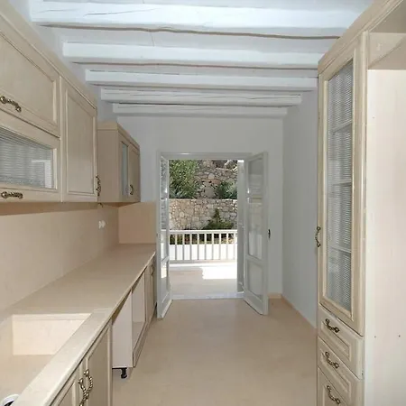 Marvi House בית נופש *